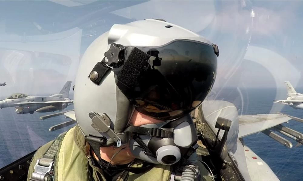 Εικόνες που εντυπωσιάζουν από την κοινή άσκηση Ελλάδας και Αραβικών Εμιράτων